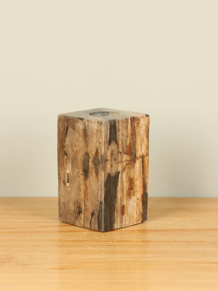 versteend hout waxinelicht 15 cm.