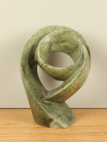 Skulptur Looking up, cheetah jade, 28 cm