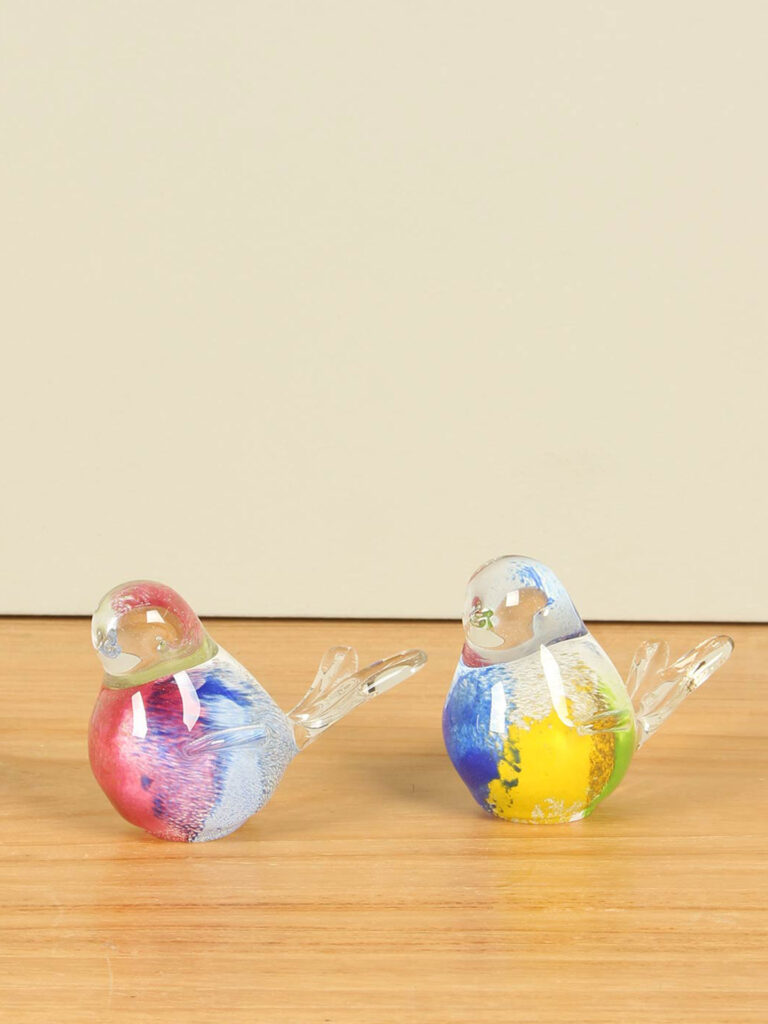Set mit 2 farbigen Glasvögeln