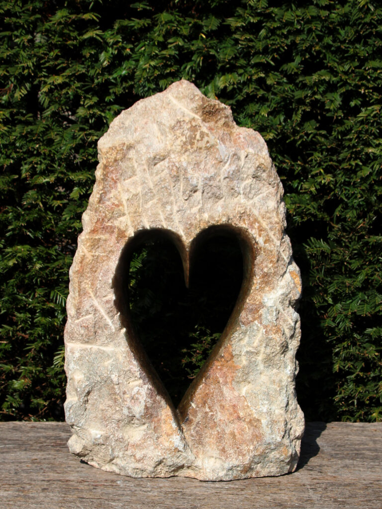 Simbabwische Gartenstatue Herz, 52 cm (nr. 3)