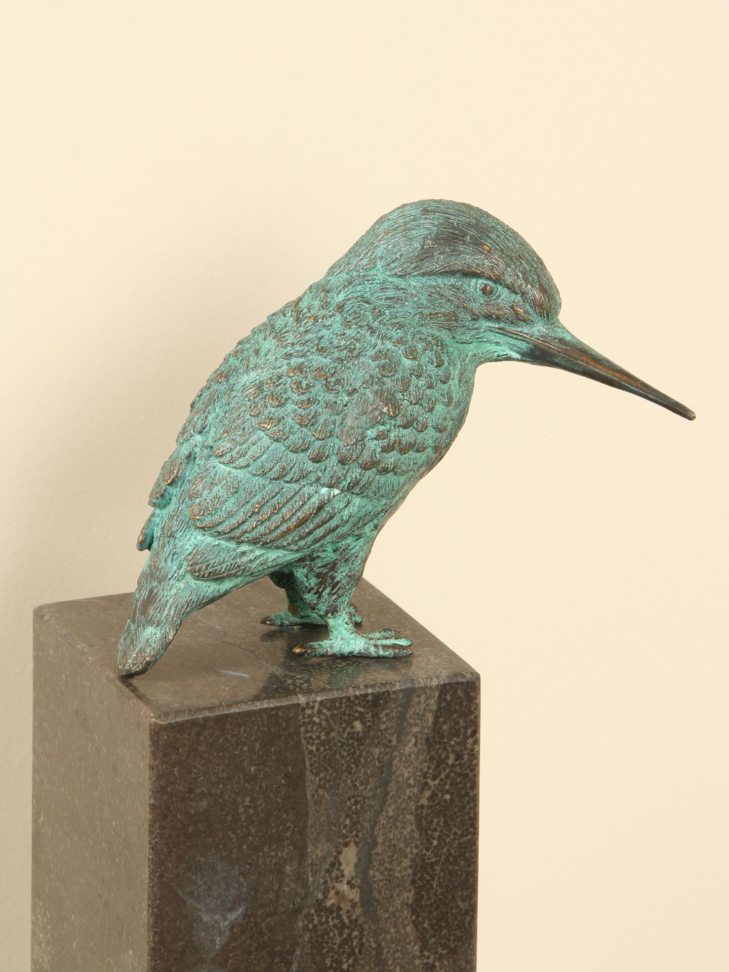 Bronzestatue Eisvogel inklusive Blausteinsäule 8x8x 84 cm