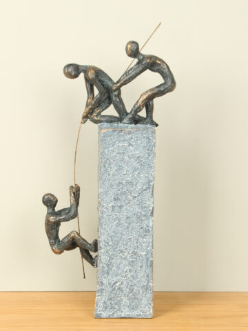 Figur in Bronzeoptik Einander vertrauen, 45 cm